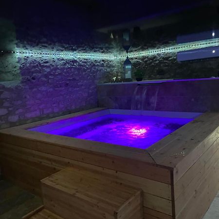 Gite A La Ferme Avec Jacuzzi Et Sauna Villefloure 外观 照片