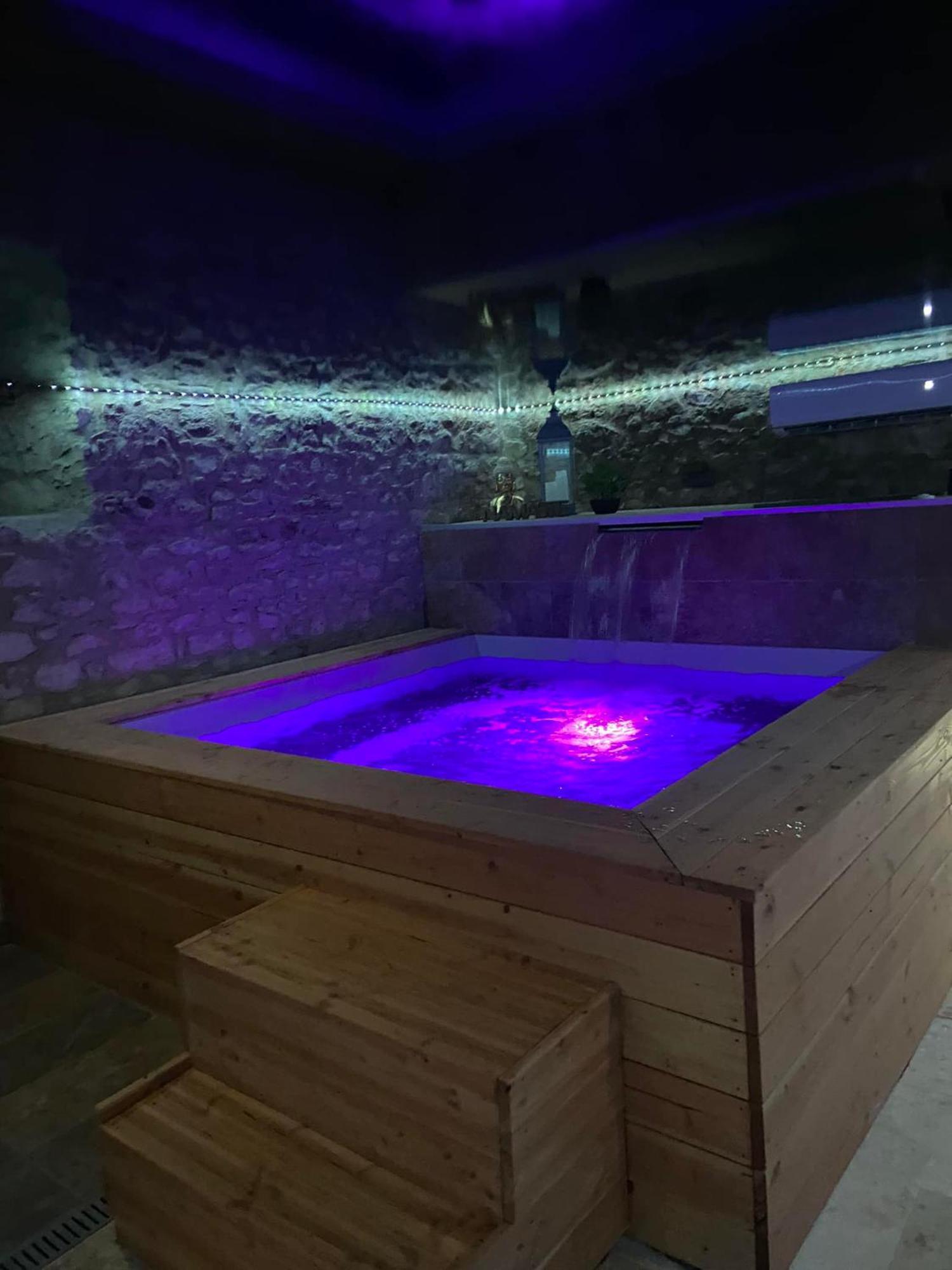 Gite A La Ferme Avec Jacuzzi Et Sauna Villefloure 外观 照片
